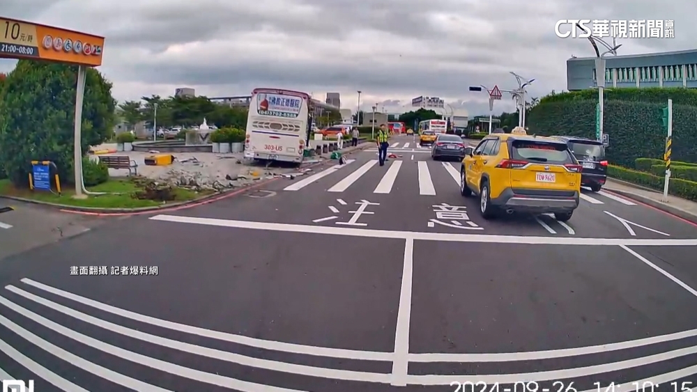 4月到職！客運松機失控暴衝　司機.乘客受傷送醫