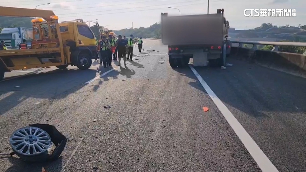 上國道車故障！男下車放警示牌　遭砂石車撞飛亡