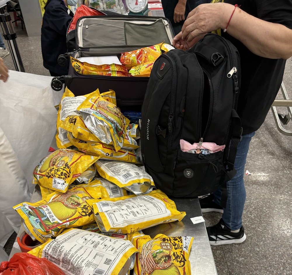 小三通旅客別幫人帶螺螄粉入境　超量違法受罰