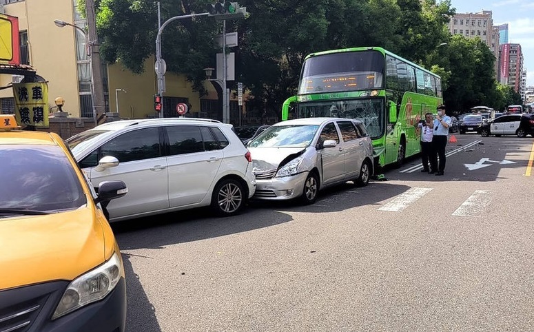 統聯客運追撞3車！台中6天3起大客車事故 共釀2死2傷