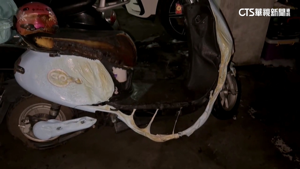 7旬翁疑心情不佳縱火燒車　住戶清晨驚醒滅火