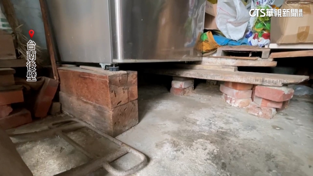 淹怕！台南後壁「磚頭墊冰箱」　高雄仁武裝水閘門