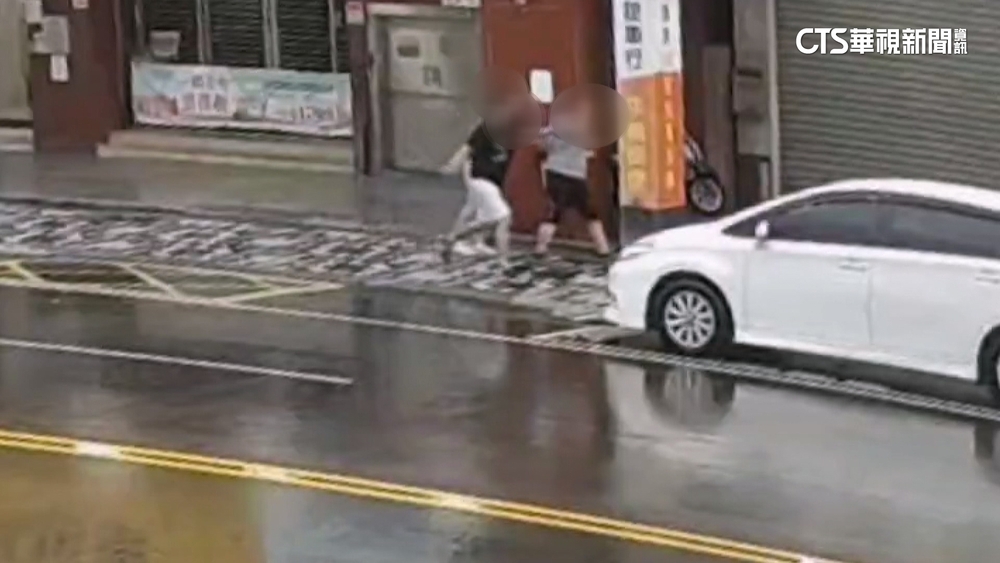 颱風天還討債！　疑債務糾紛　男當街遭5煞押上車