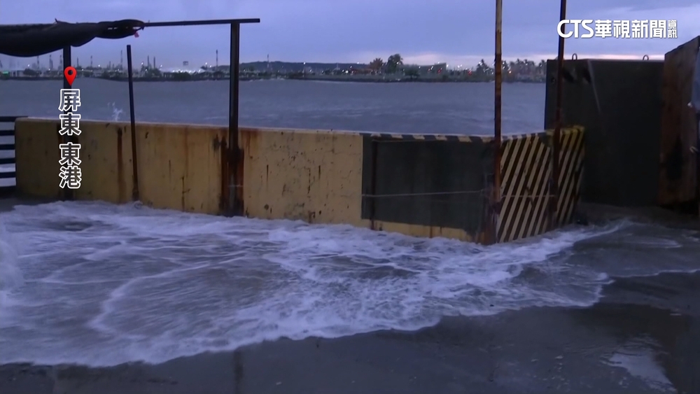 山陀兒遇天文大潮　東港居民急移車.外出補貨