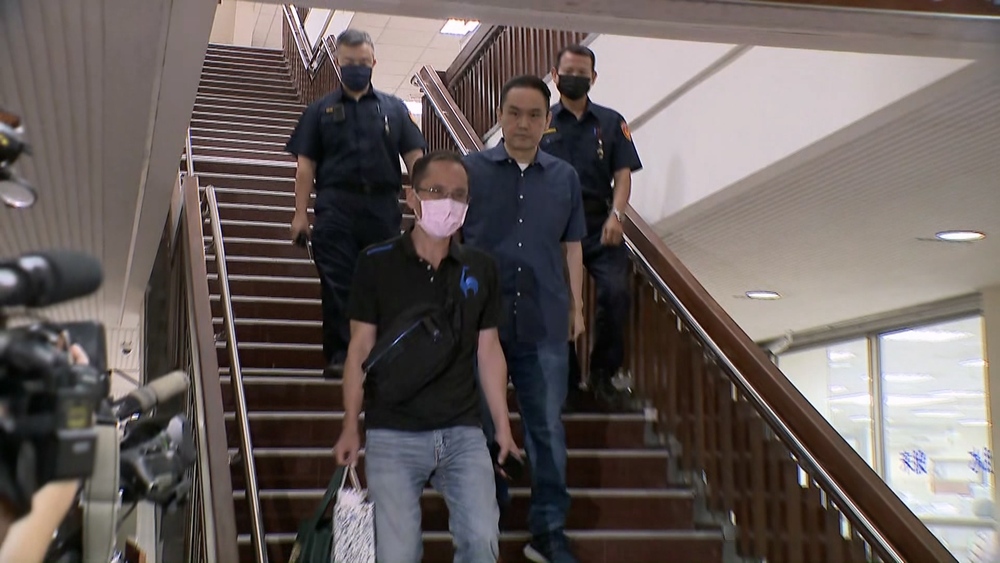 陳重文涉貪羈押195天後！妻籌800萬交保　不發一語離開北院