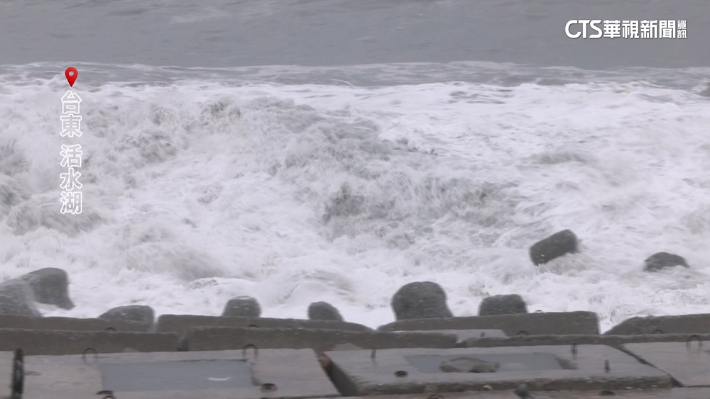 強颱「山陀兒」尚未登陸　先挾風浪強攻台東富岡漁港