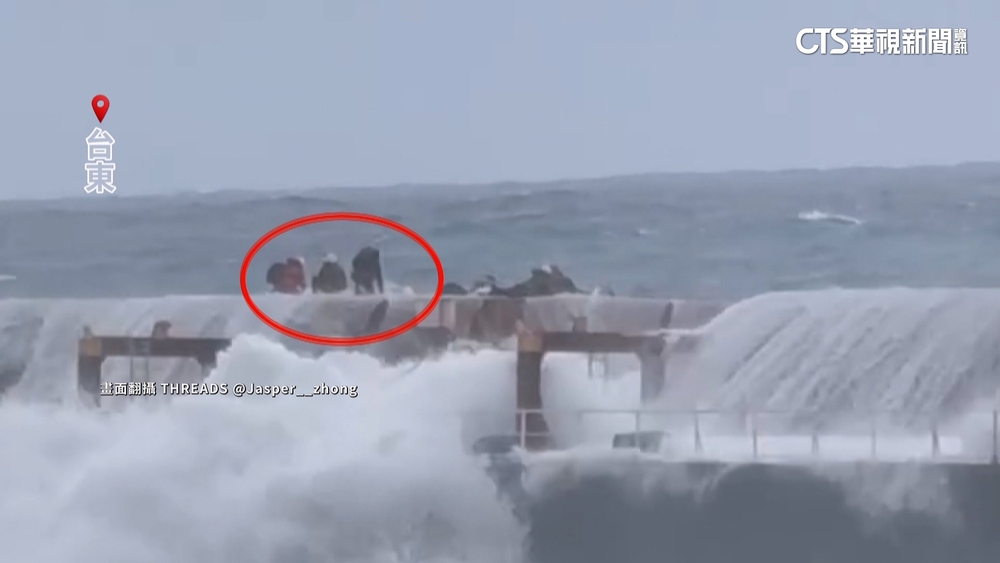 蘭嶼外海遇山陀兒！　外籍貨輪「進水傾斜」載浮載沉