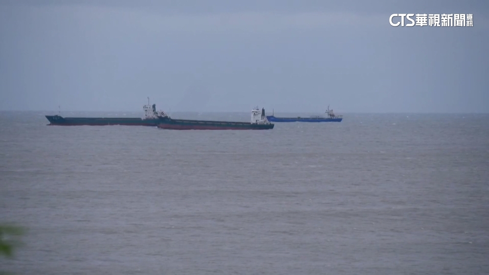 金門外海30艘貨輪下錨避颱　驚見19艘未申請