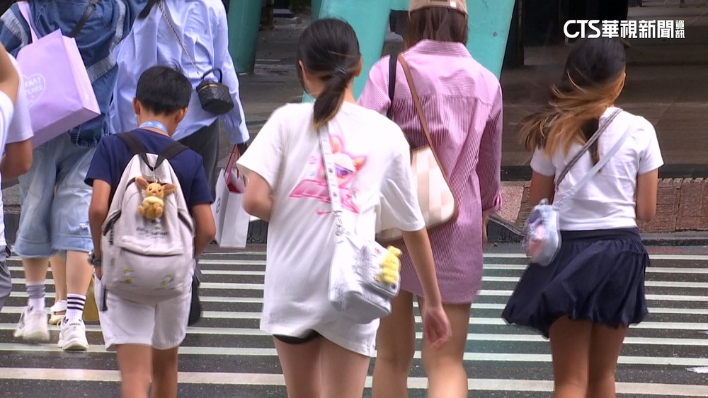 全台22縣市放颱風假　北部親子逛街人潮多