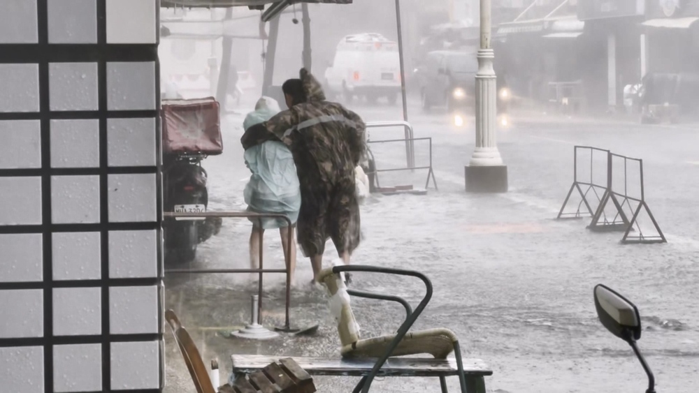 颱風強風告警！高屏將出現14級陣風　氣象署：請立即進入堅固建築物