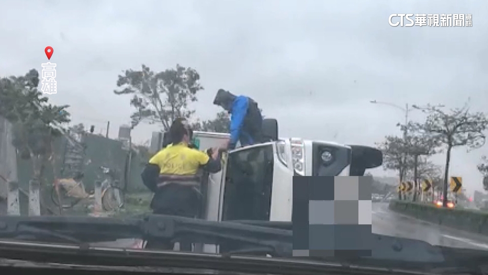 山陀兒侵襲高雄　強風吹貨車瞬間翻駕駛受困