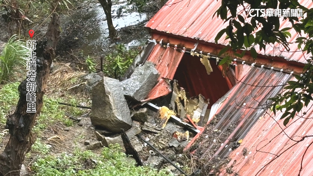 豪雨狂炸瑞芳！　巨石擊「圓山福德宮」　屋頂慘破大洞