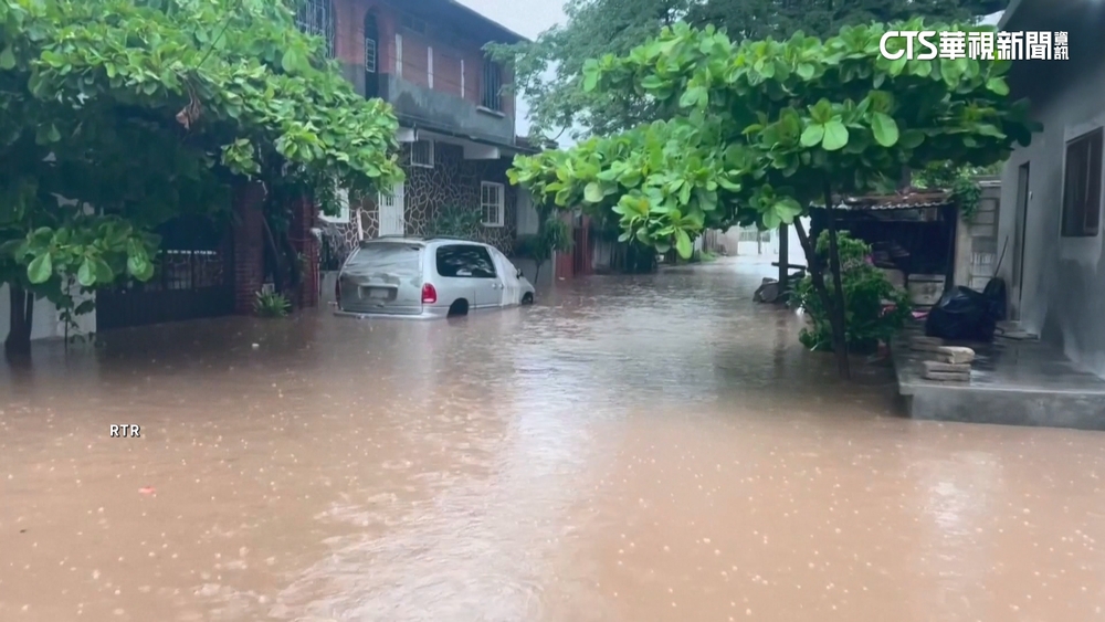 熱帶低壓襲墨西哥太平洋岸　恐帶來致命洪水