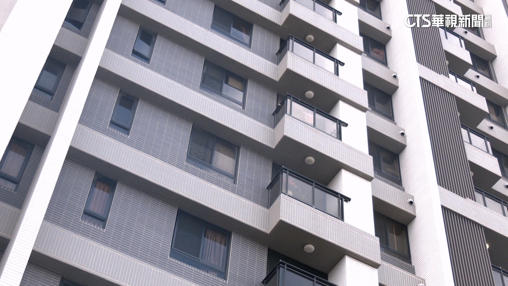 不滿隔音差　住戶「持槌敲地.音響播噪音」遭判4月