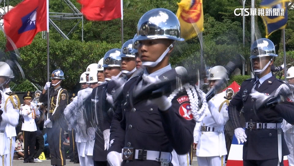 國慶大典預演搶先看　雷虎AT-3首度「七機編隊」