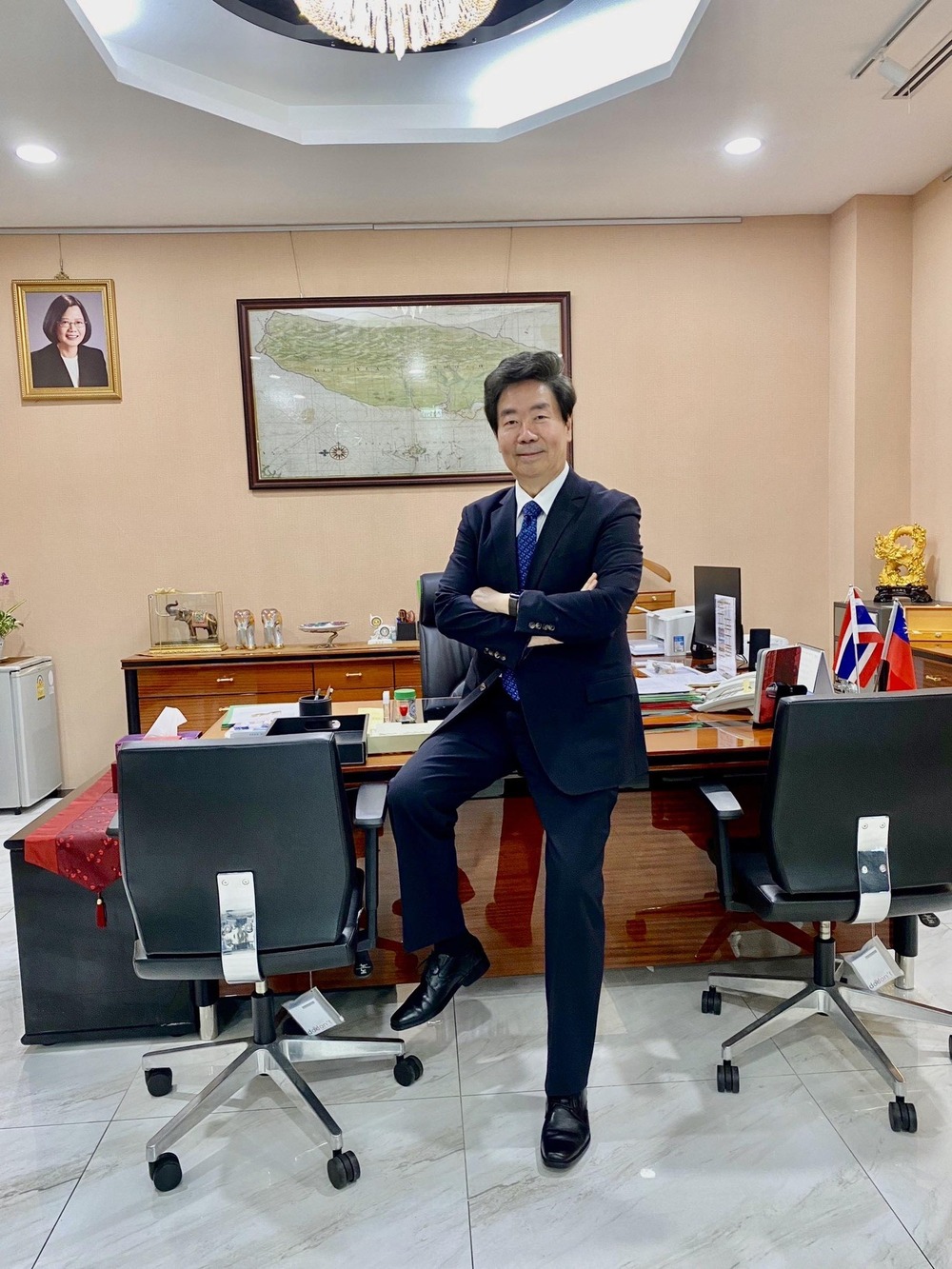 前駐泰代表莊碩漢涉性騷女部屬　法院判撤職2年併罰30萬