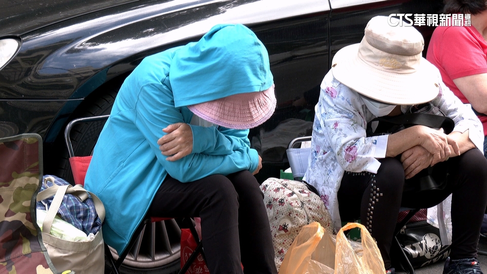 設計師公仔限量開賣　兩天前「長輩代排」隊伍長