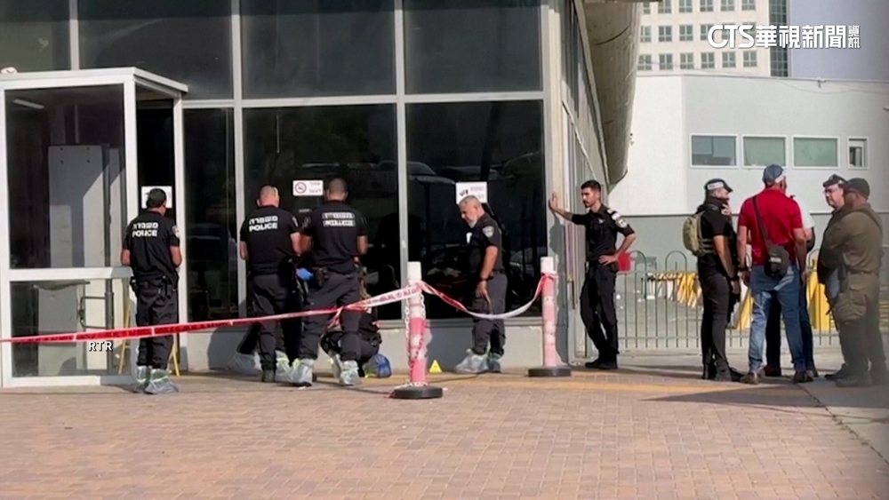 以色列爆恐攻！　男闖快餐店射殺　1女警亡.10傷