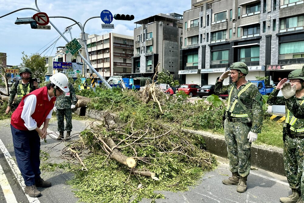 全力衝刺山陀兒颱風災後復原　陳其邁：感謝全民總動員團結互助力拚修復