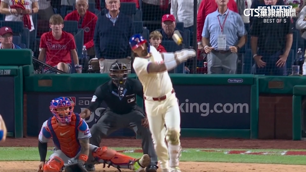 敲追平轟+再見安　費城人Castellanos棒打大都會