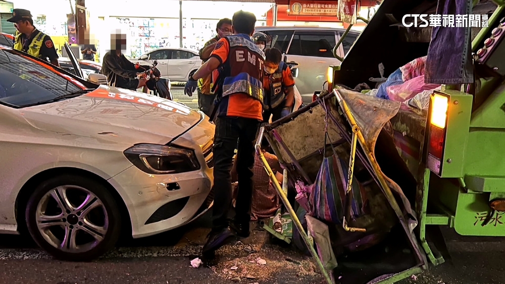 疑未注意車前狀況　名車撞垃圾車7民眾受傷