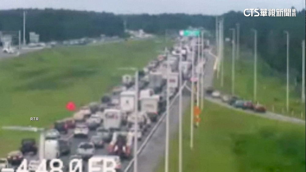 美佛州颶風「密爾頓」猛撲　公路湧現逃難車潮