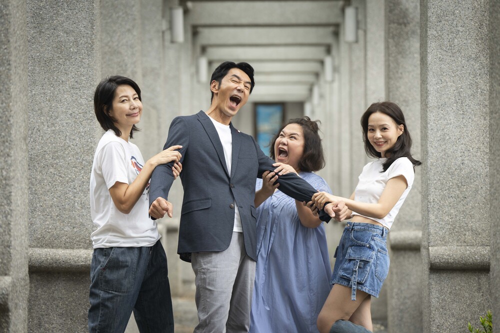 《拜六禮拜》鬧熱開鏡 鍾欣凌、丁寧、孫淑媚攜手演繹小鎮故事