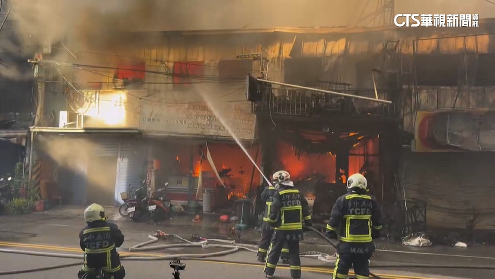 台中逢甲商圈刺青店大火燒5店！　消防急派22車搶救