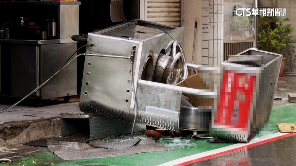 松山區車禍1死1傷　疑駕駛突心肌梗塞失控撞店面