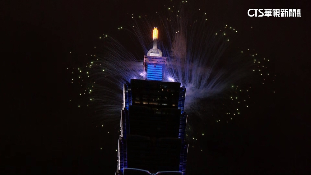 101國慶煙火首發就卡彈？　民眾錯愕：是烏龍嗎