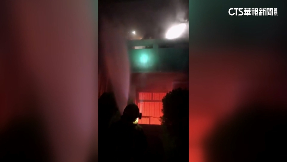 台中豐原工廠凌晨陷火海　一家四口受困送醫救回