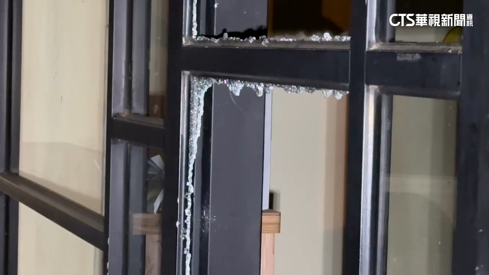 竹北涉虐童健身教練飲料店　遭民眾包圍怒砸