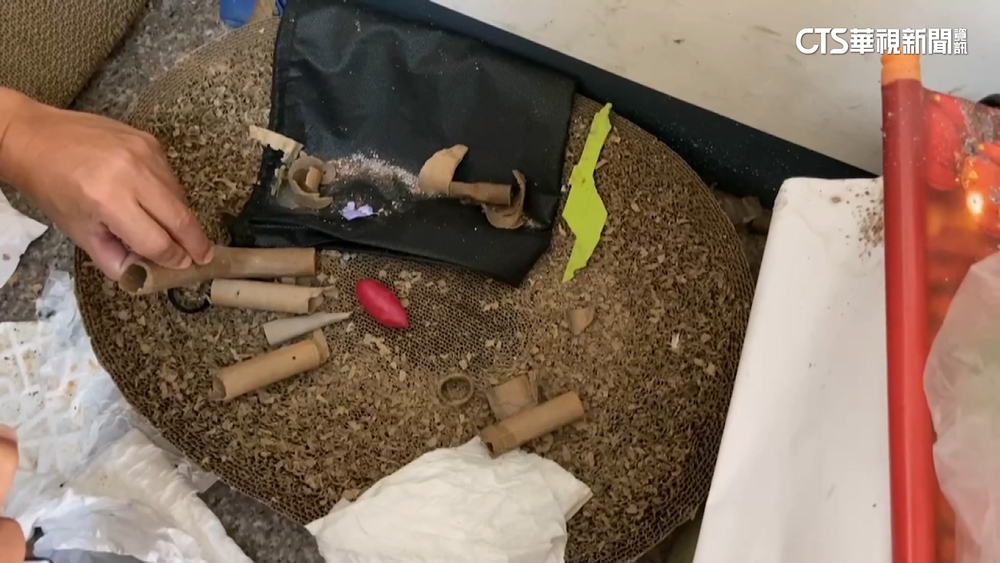 3高中生疑客廳抽菸　菸灰引燃炮竹1人右手被炸斷