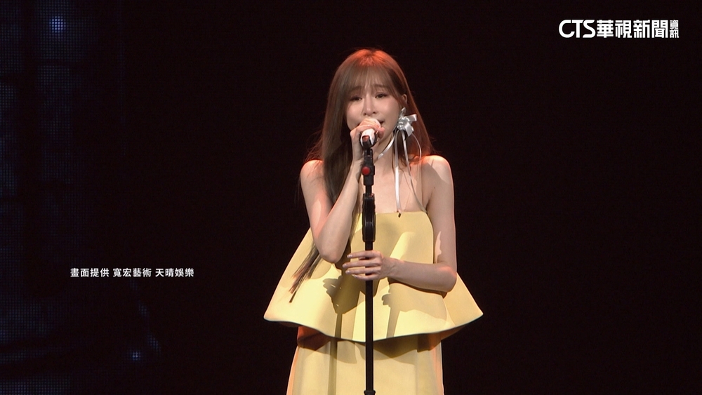 「甜心教主」王心凌小巨蛋開唱　「雲朵裝」勁歌熱舞