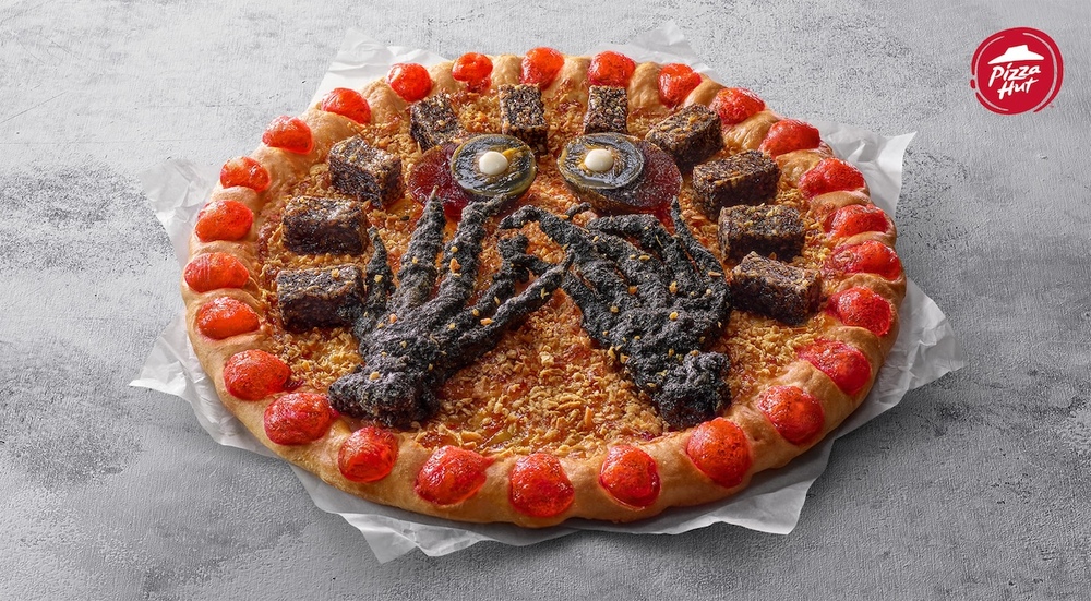 必勝客又有新作！萬聖節推「鬼手魷魚搗蛋披薩」 能吃到皮蛋、豬血糕