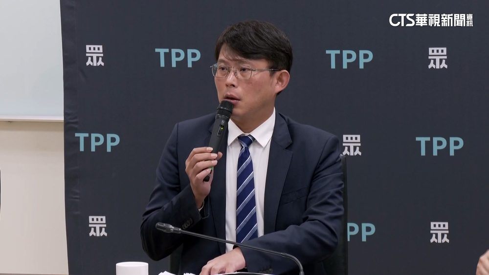 黃國昌咬光電案批放水　南市府秀公文：經發局代決行