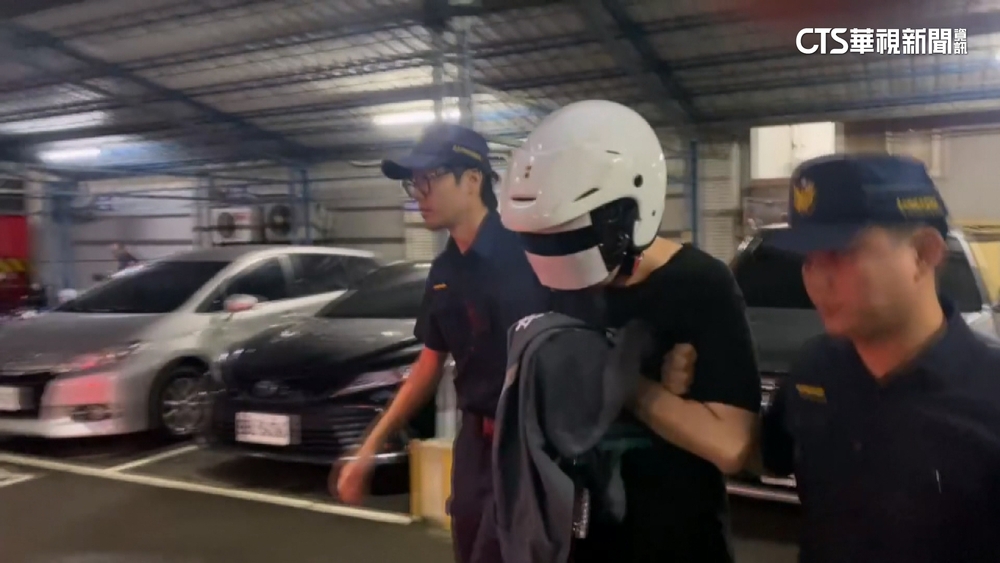 如廁驚見「手機伸過來」　政大女學生機警逮偷拍