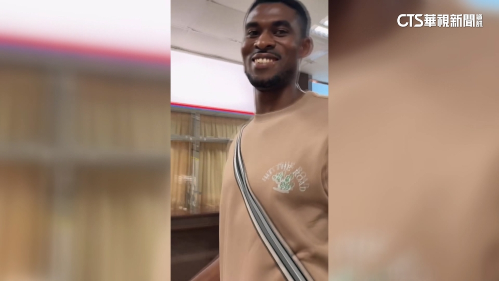 208公分PLG新人王丹尼爾　考機車駕照N次才過關