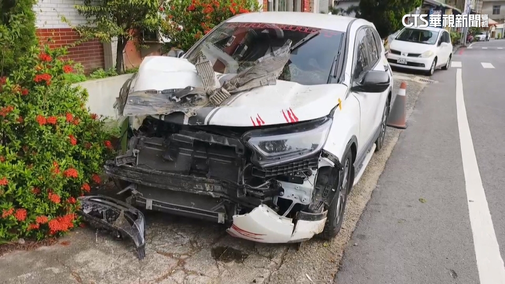 恐怖撞瞬曝光！茶行老闆家門口抽菸　遭醉女撞斃