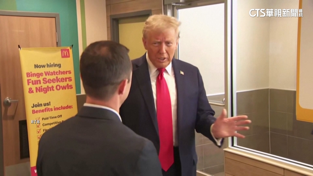 川普速食店打工　炸薯條.賣漢堡製造話題