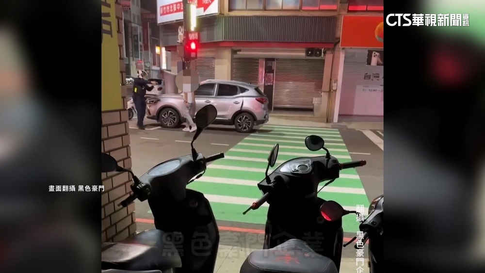 太心虛？　新竹市區飛車追逐　警拔槍擋車喝斥駕駛