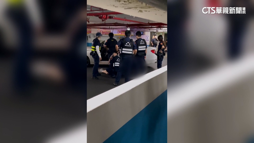 中壢15歲少年無駕照開姑姑車狂飆　撞柱遭逮捕