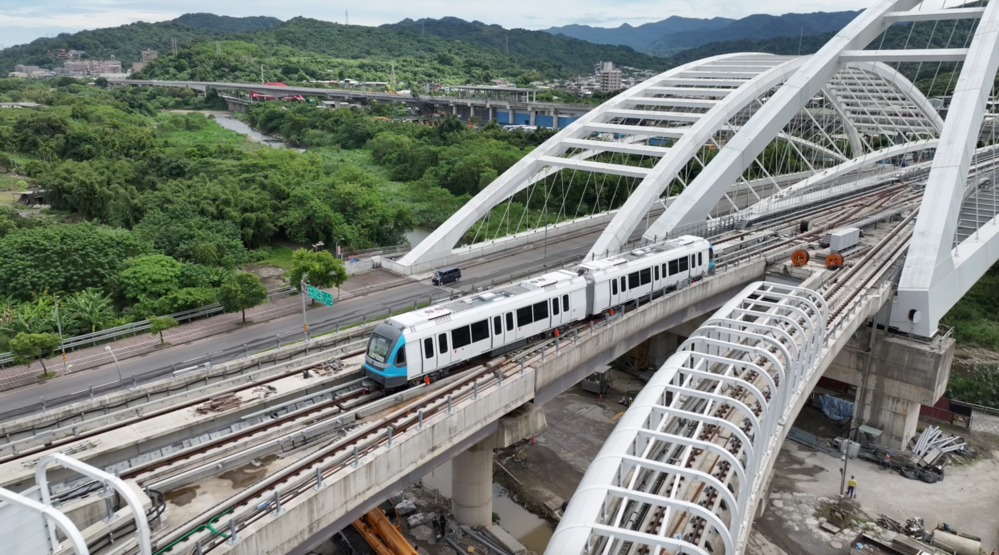 三鶯線列車優先段動態測試 圖 / 新北市政府捷運工程局 提供