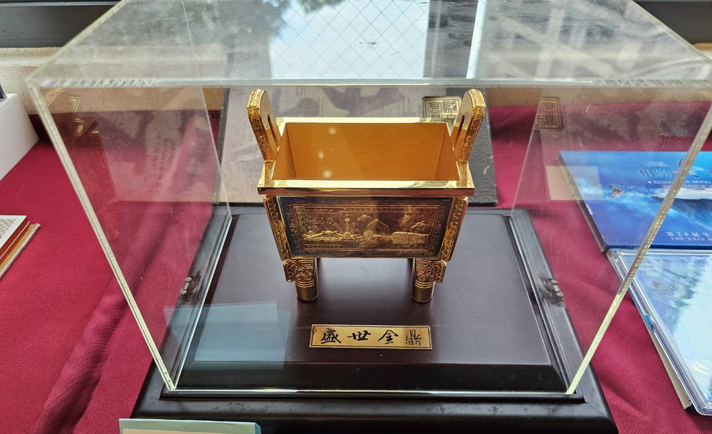 代表中國文化的盛世金鼎。圖／法務部執行署士林分署提供