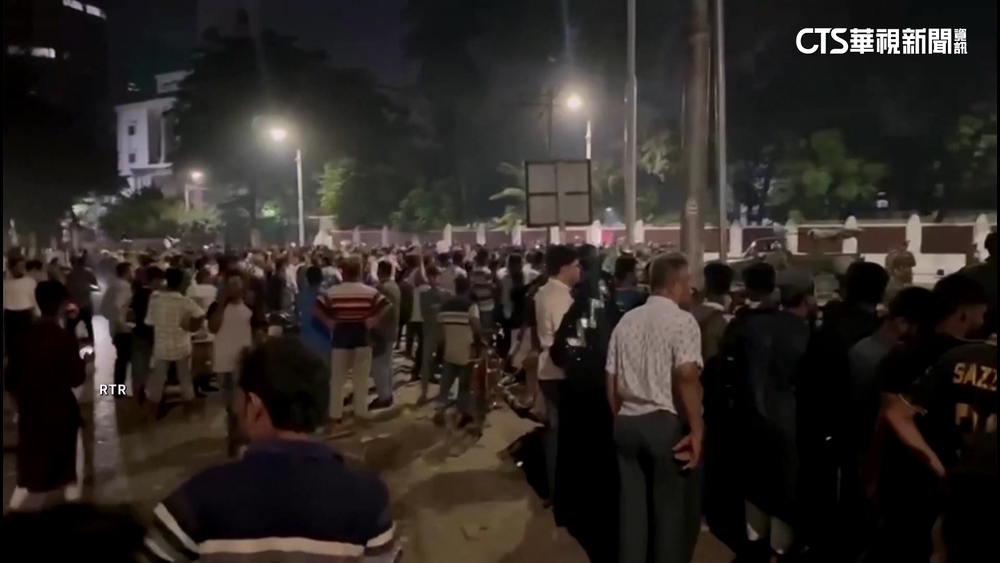 孟加拉學運數百人包圍總統府　抗議要總統下台！