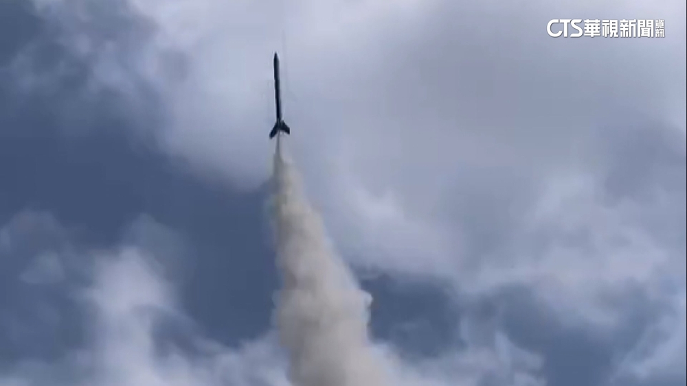 太厲害！　高三生自研火箭成功升空「模擬射程3km」