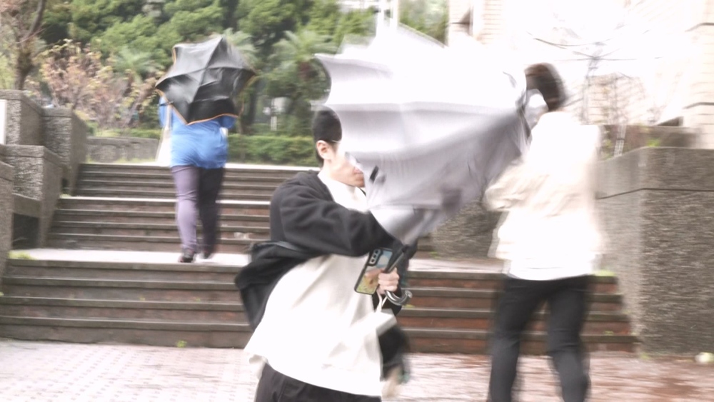 氣象署針對「9縣市」發布豪雨特報　台北山區升級「超大豪雨」 持續到25日上午