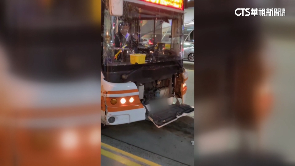 台中客運司機疑分心　進站擦撞分隔島女乘客摔傷