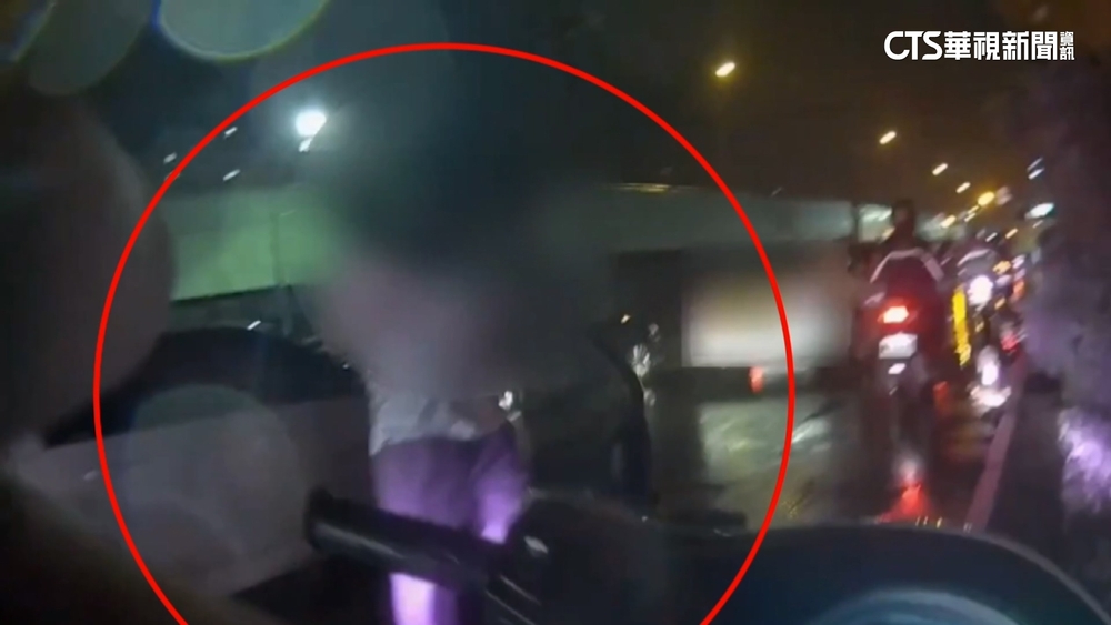 醉客不滿小黃不走窄巷繞遠路　失控打傷運將