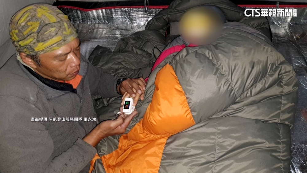 攀中央尖北一段迷途失溫　女山友加壓艙內待援